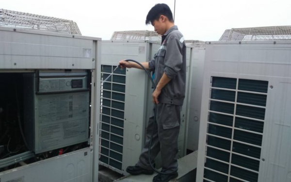 Nhà máy, xí nghiệp,... nên kiểm tra và vệ sinh máy lạnh công nghiệp thường xuyên