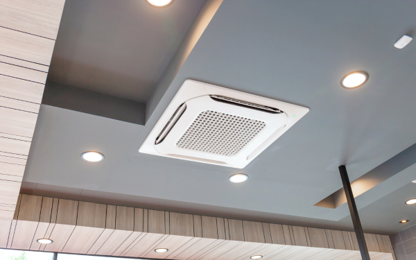 Điều hòa âm trần cassette lắp tại sảnh chờ phòng khám