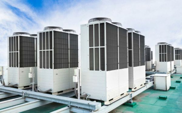 Hệ thống dàn nóng điều hòa trung tâm tại một nhà xưởng