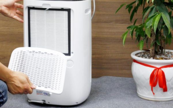 Tháo gỡ bộ lọc khí và vệ sinh theo các bước hướng dẫn